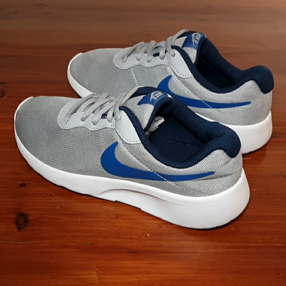 ***Sold***Nike Tanjun Running Sneaker Kids - Picture 4 of 8